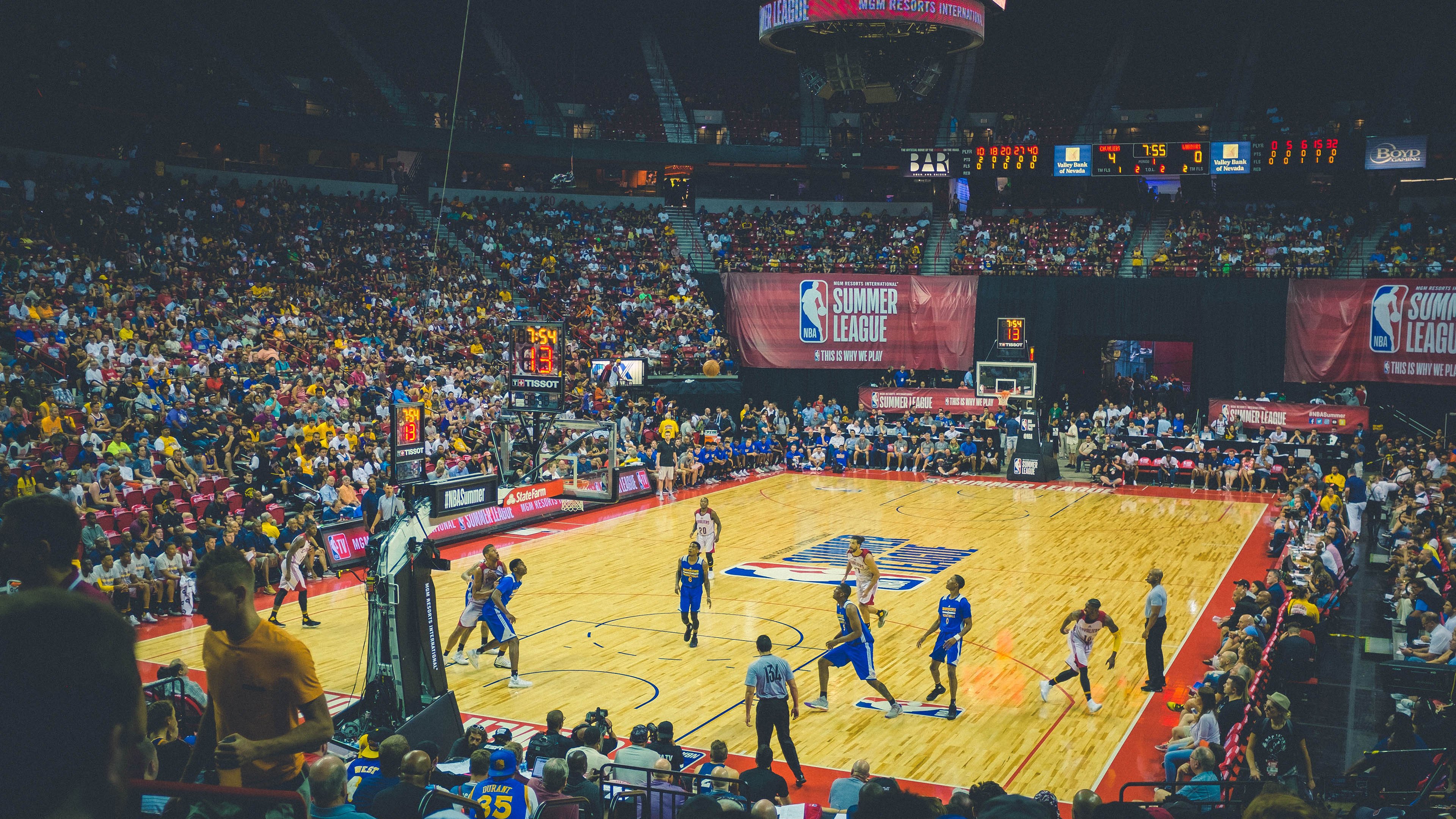 线上电竞夜市、线下巡展持续火热,行业热度不减,电竞 线下